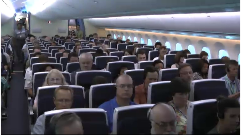 Flying in a Boeing 787 Dreamliner: first real-life video